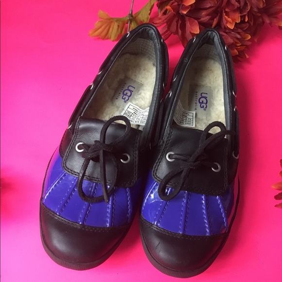UGG Shoes - Ugg ashdale size 6.5 Black & royal blue